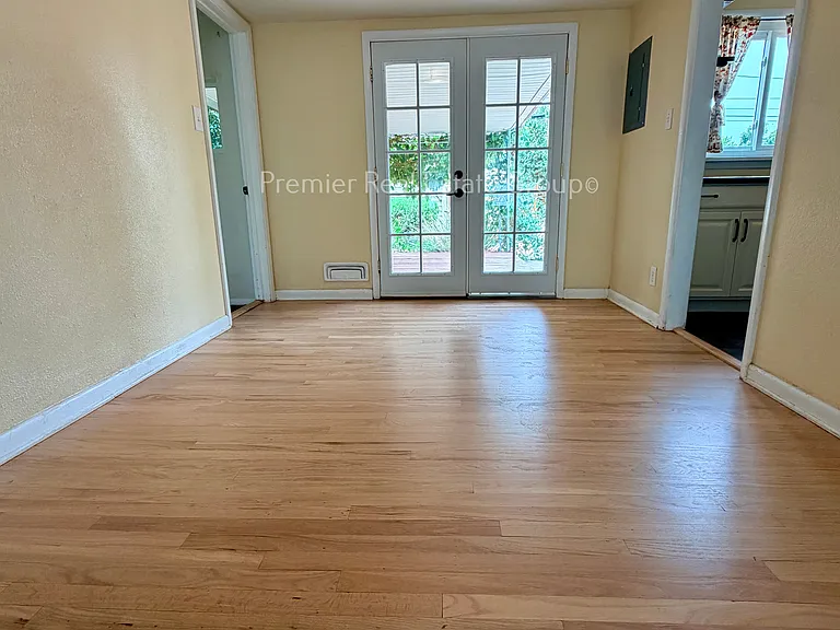 2140 Robin Dr — Photo 11