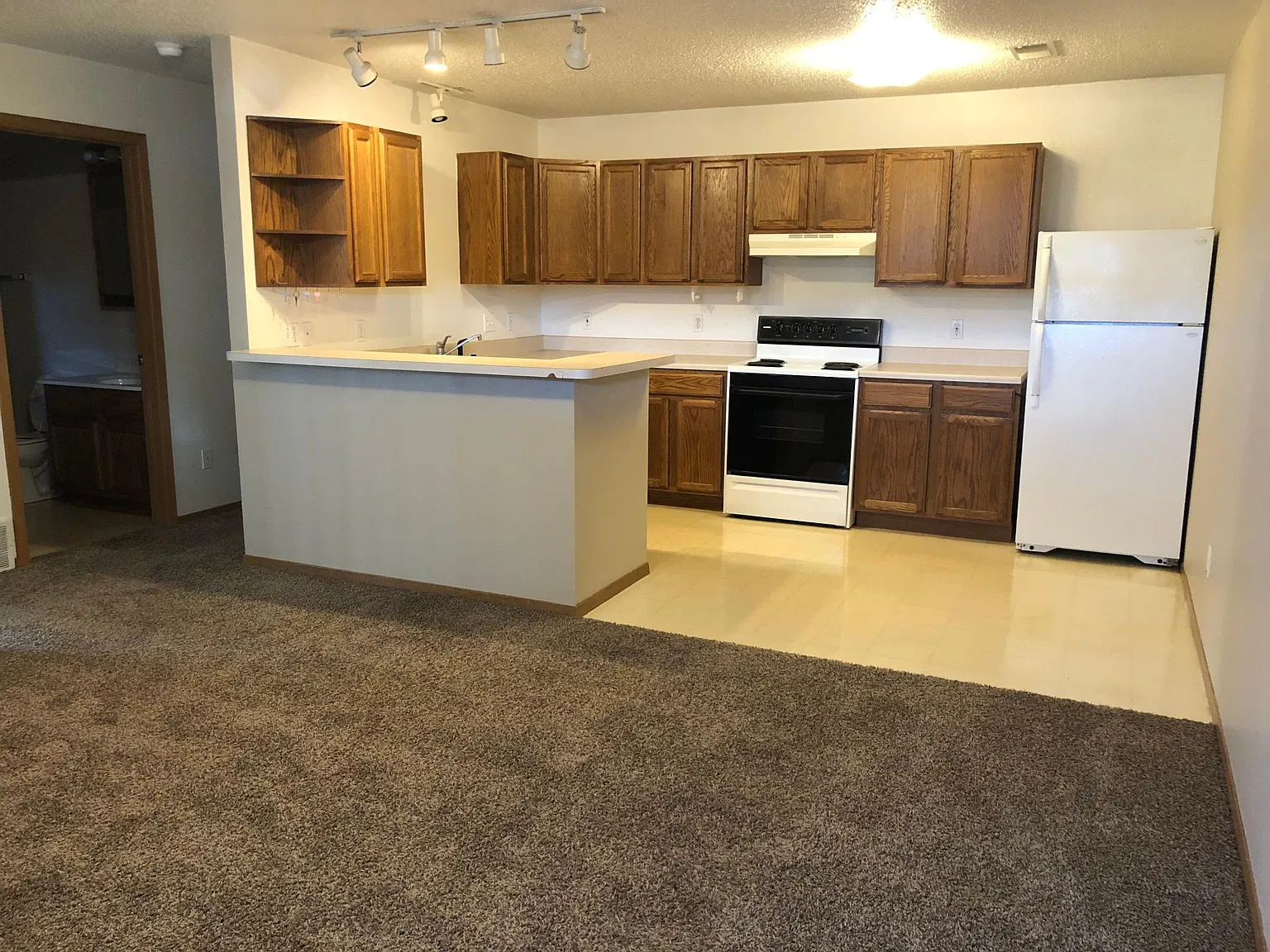 3 bed, 1.5 bath, 600 sqft, $1,050 — Photo 2
