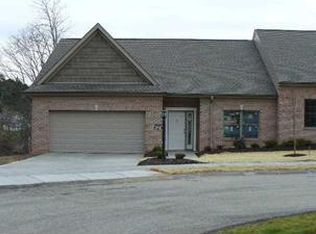 212 Lenox Ct, Imperial, PA 15126