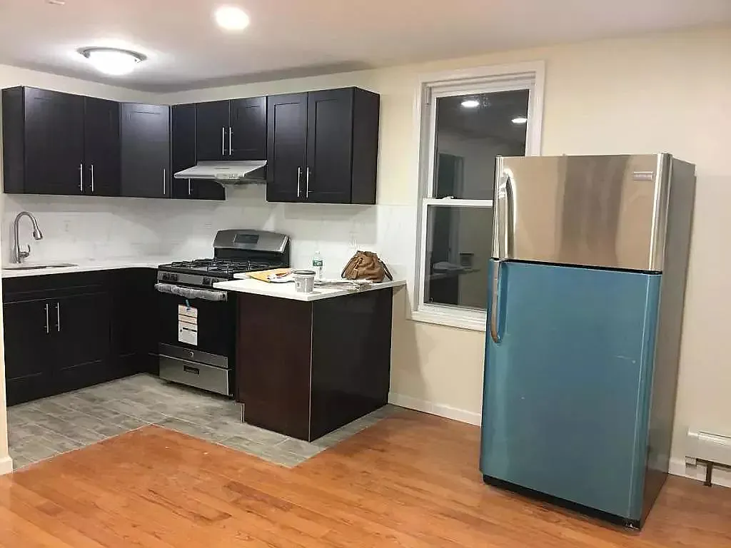 3 bed, 1.5 bath, 1000 sqft, $2,800 — Photo 1