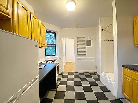 3rd image of 430 E 9th St #17