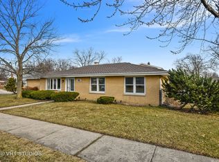 985 Idaho St, Carol Stream, IL 60188