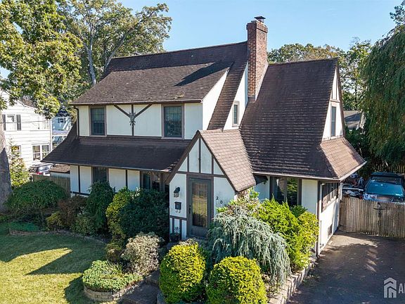 3rd image of 207 Penfield Pl