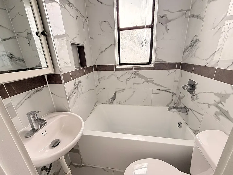 303 58th St #15E — Photo 8