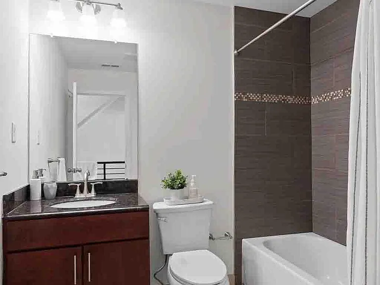 2516 Grays Ferry Ave — Photo 6