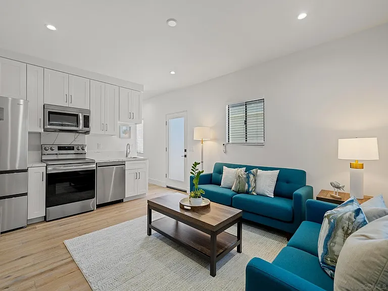 4386 Newport Ave — Photo 41