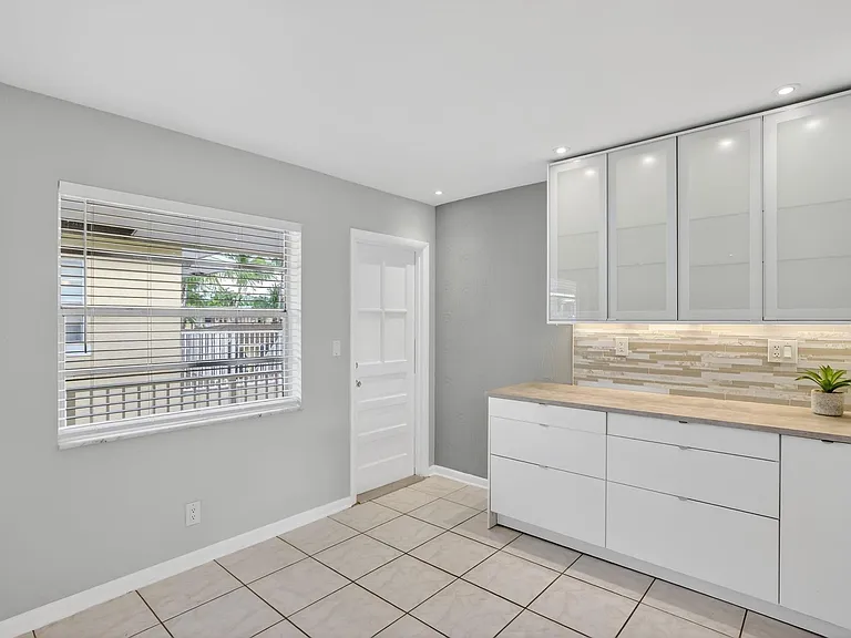 4051 NE 13th Ave #77 — Photo 7