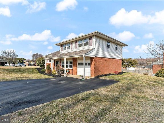 2nd image of 2619 Fogg Ln