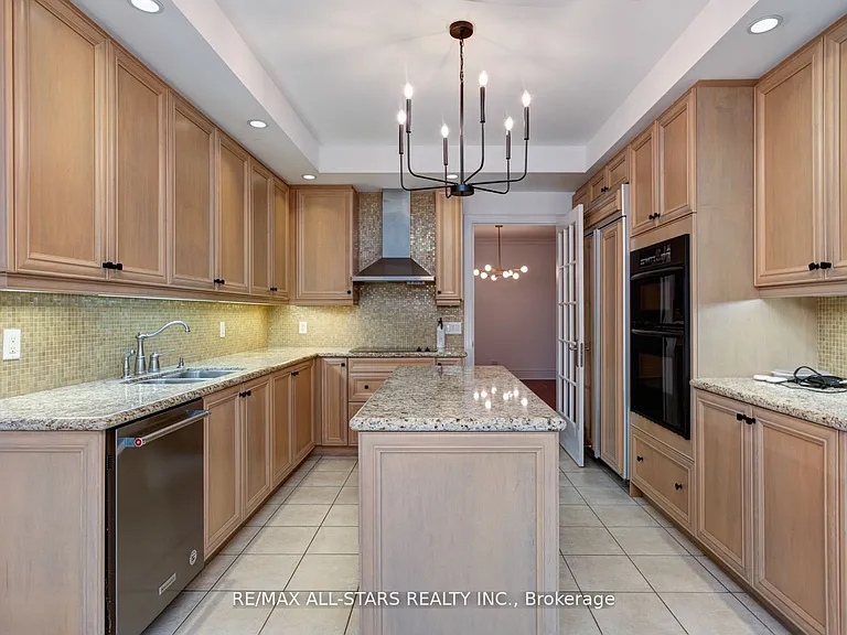 7071 Bayview Ave #211 — Photo 6