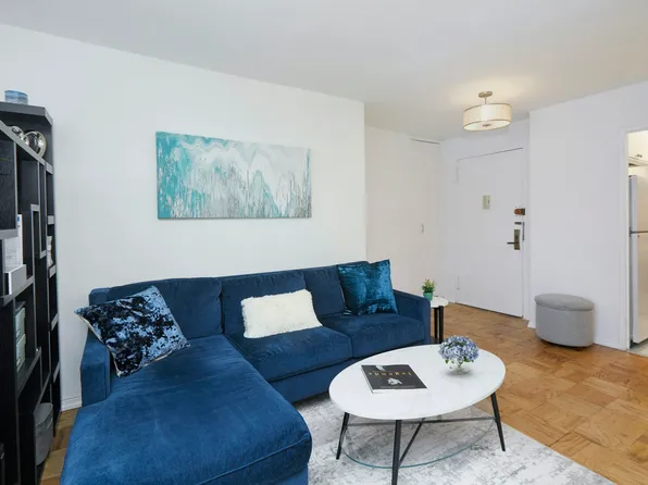 330 Third Avenue image 2 of 10