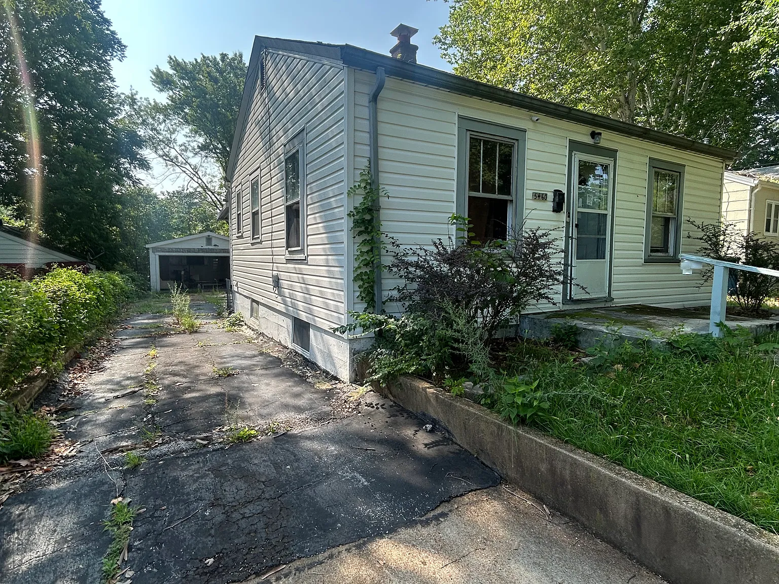 Affordable St. Louis Home with a Garage! — Photo 3