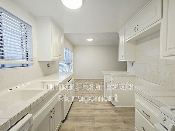 2nd image of 210 W Tujunga Ave APT 14