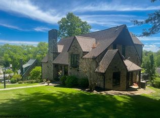 8 Sunset Dr, Fairmont, WV 26554