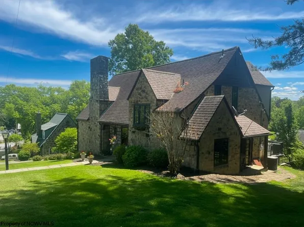 8 Sunset Dr, Fairmont, WV 26554