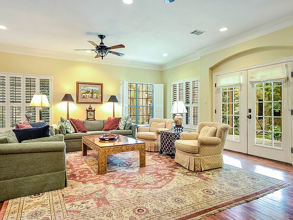 4th image of 316 College Blvd