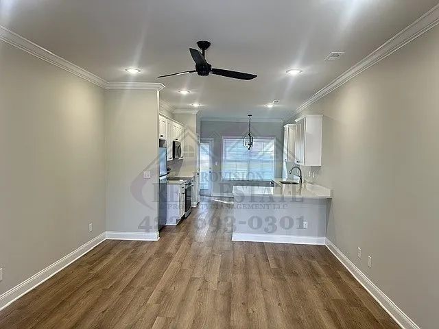 Great Location! 2BD/2BA Townhome — Photo 2