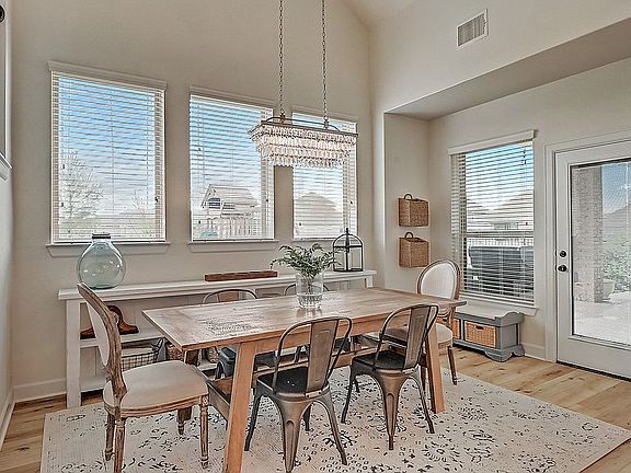 5th image of 220 Estima Ct