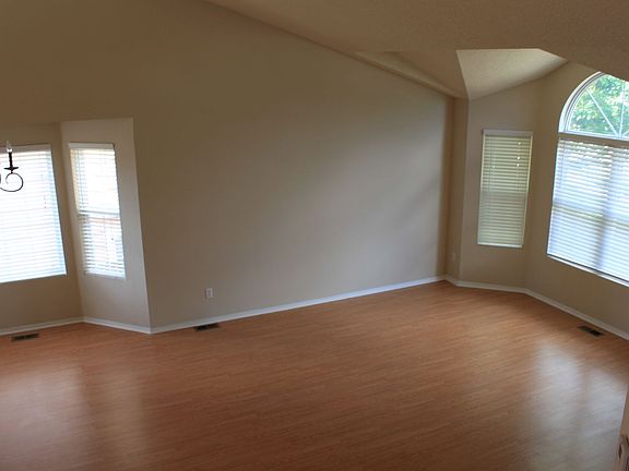 5th image of 8236 Radcliff Dr