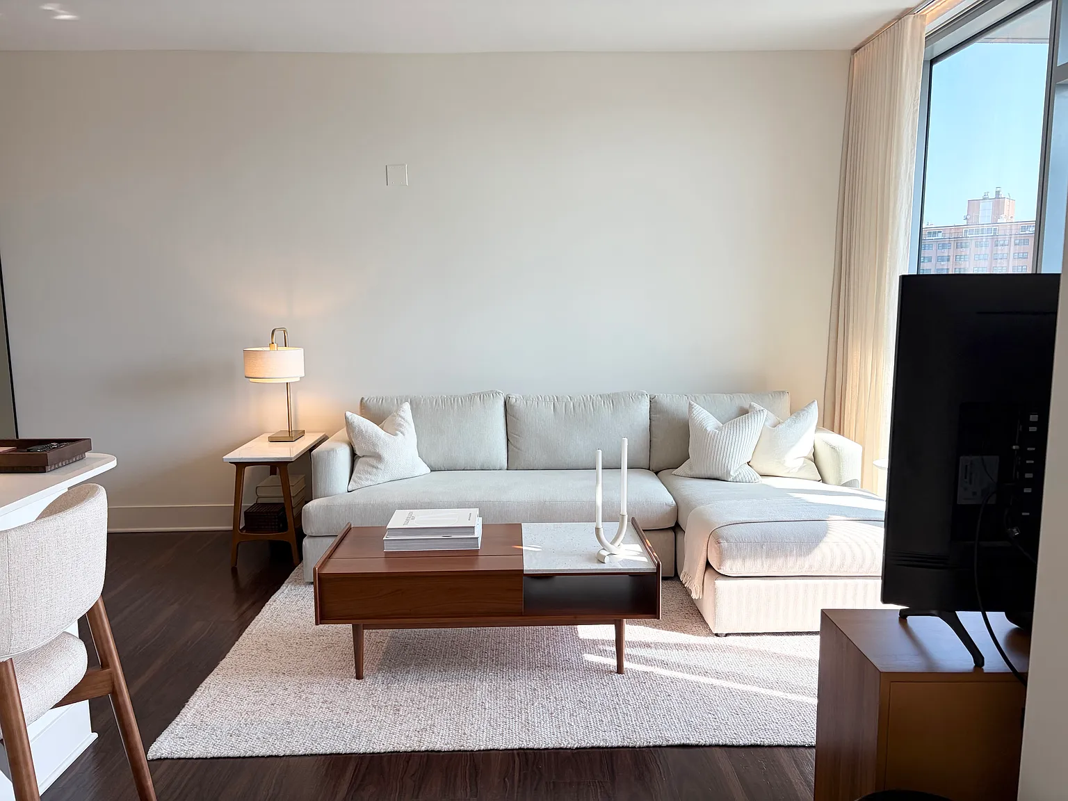 1 bed, 715 sqft, $2,929 — Photo 3