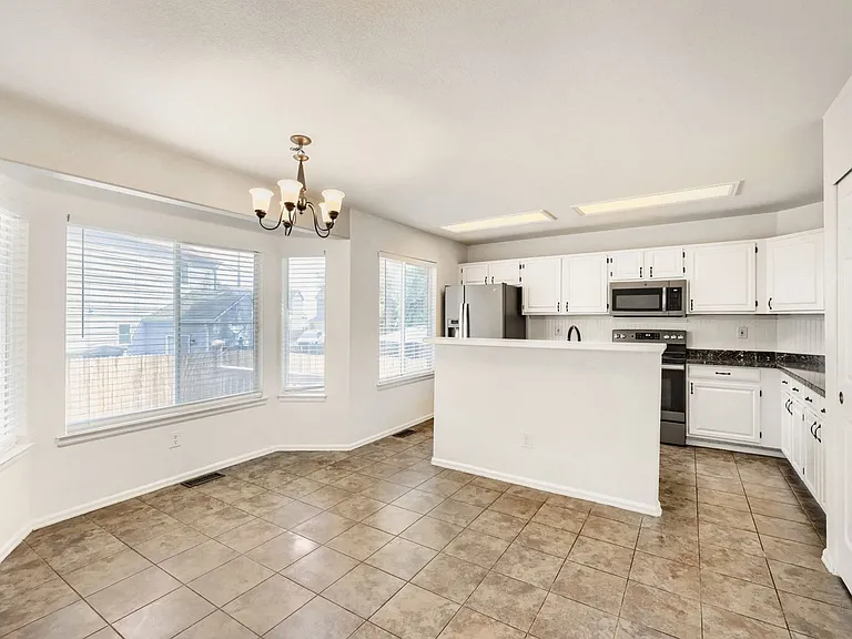 5389 E Manchester Dr — Photo 7