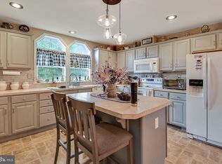 173 Random Rd, Douglassville, PA 19518