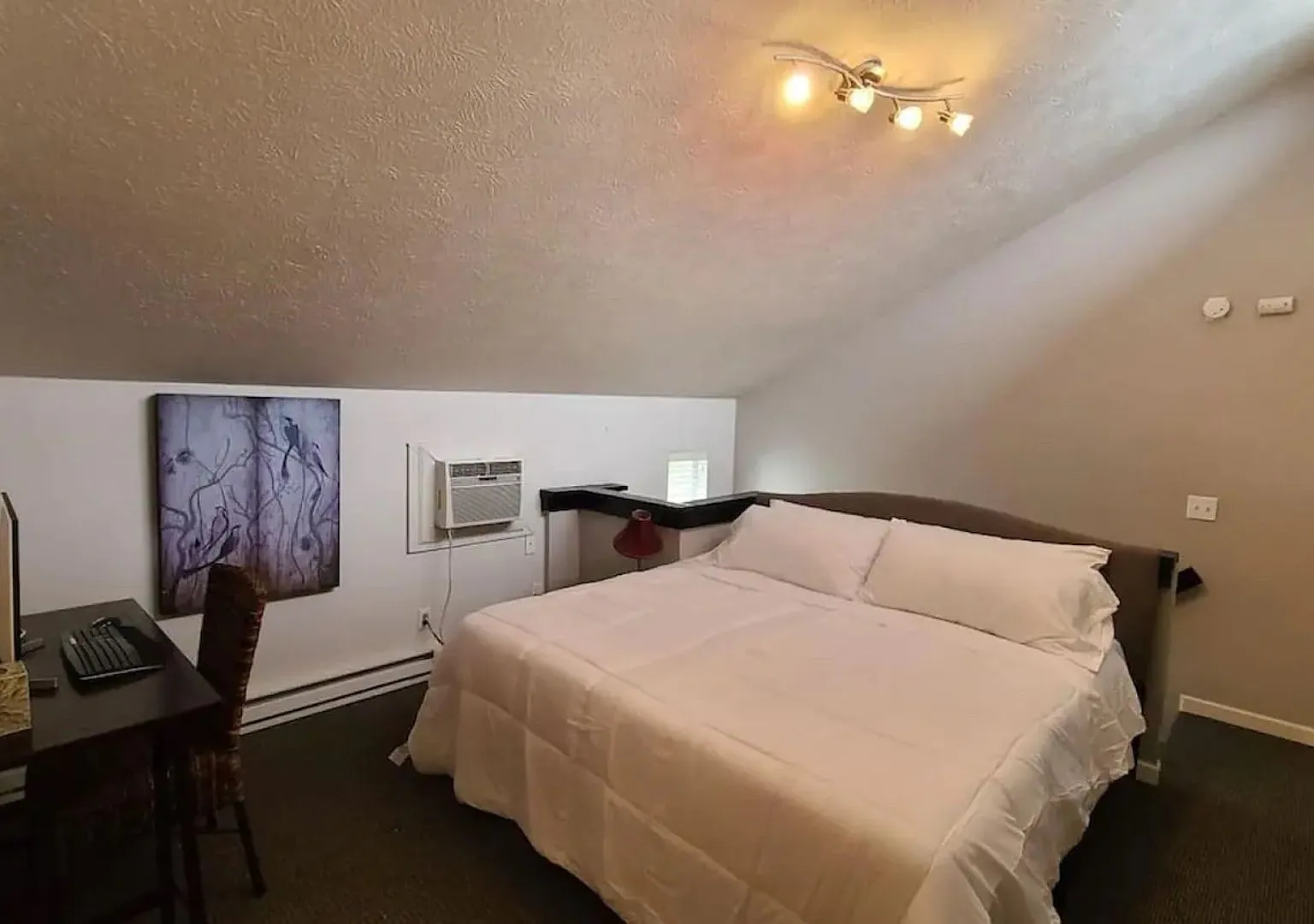 Centrally Located Townhouse Near to South Perry, Quick Drive to Gonzaga! — Photo 4