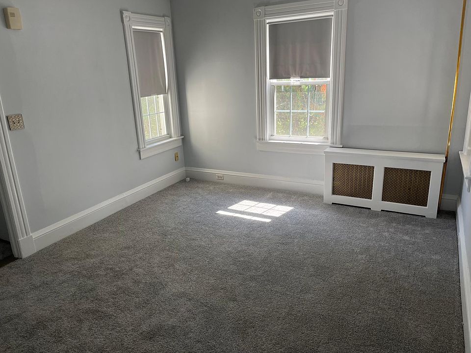 21 Cleveland Ave Westfield MA Zillow