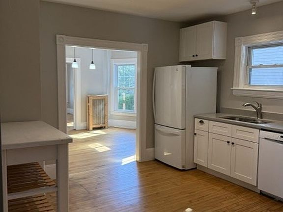 3rd image of 28-30 Everett St #1