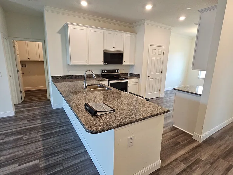 750 Grandeur St SE — Photo 3