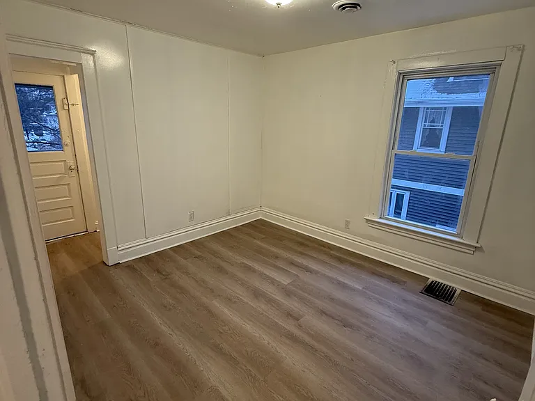 1425 Camp Ave — Photo 18