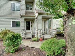 22 Harker Hill Dr #1122, Hamburg, NJ 07419