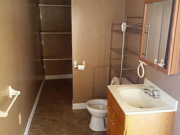5th image of 205 W Main St