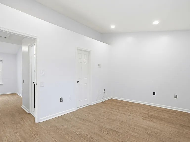 12320 Granada Way — Photo 8