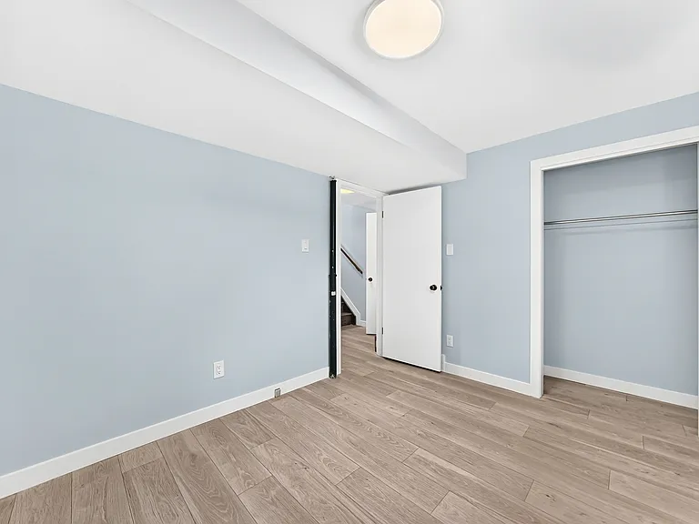 64 Riverton Ave — Photo 15