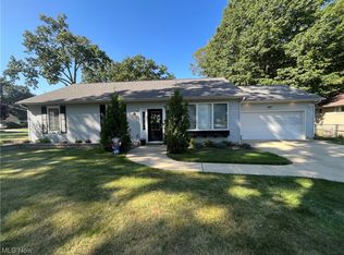 583 Forestview Rd, Bay Village, OH 44140