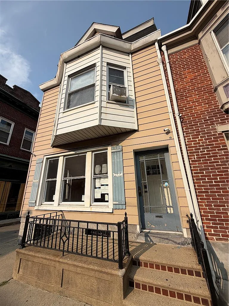 2 bed, 1.0 bath, 750 sqft, $1,525 — Photo 1