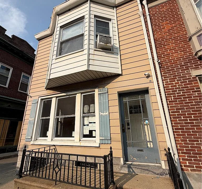 223 N 10th St #1