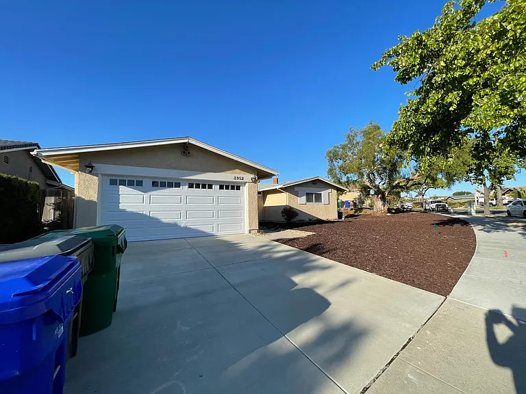 3952 Shenandoah Dr — Photo 2