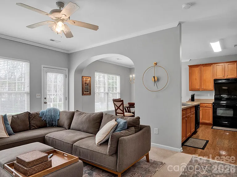 1401 Hammond Dr — Photo 6