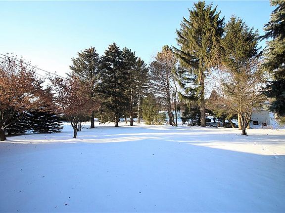 2nd image of 22 Sandstone Dr