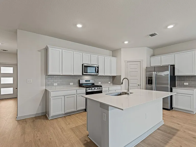 10906 Fulton Ave — Photo 9