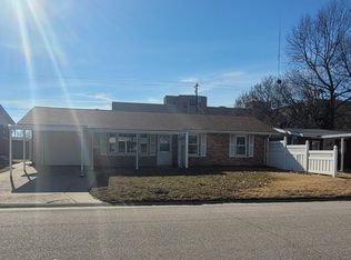 122 Hickory St, Wood River, IL 62095