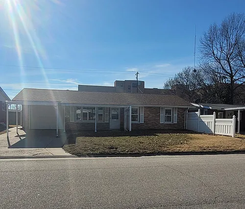 122 Hickory St Photo 1