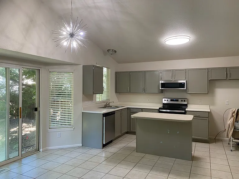 1804 Clark Dr — Photo 3
