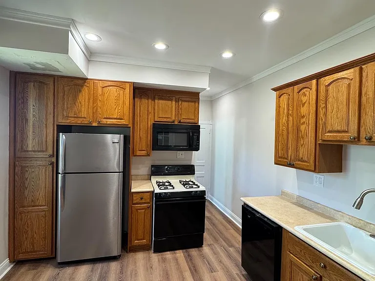 683 Knowles Ave — Photo 6