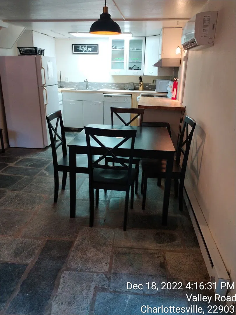 Backs up to the UVA south lawn section of campus 1 bdrm 1 bath 514 Valley Rd B Fully Furnished In... — Photo 3