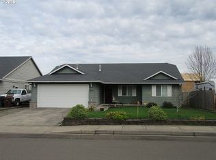 833 Meadow Dr, Molalla, OR
