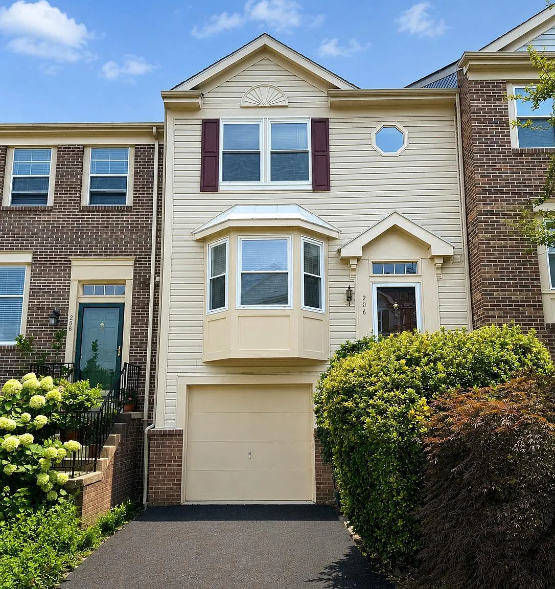 4 bed, 3.5 bath, 1320 sqft, $3,000 — Photo 1