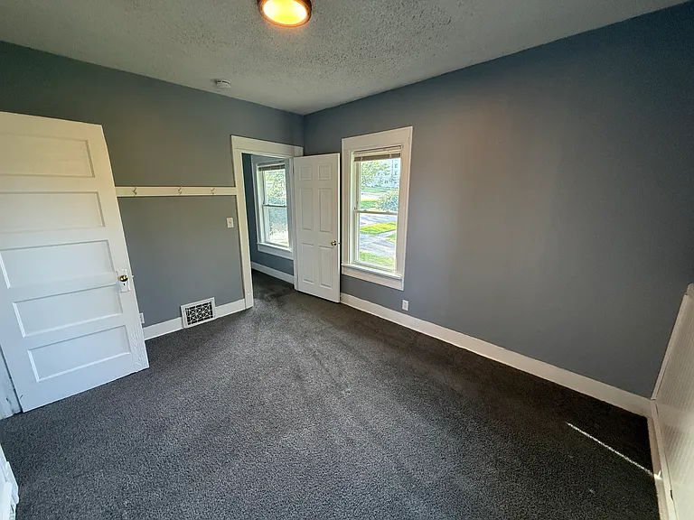907 Pershing Ave — Photo 16