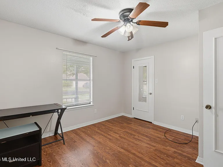 122 Booth Cir — Photo 14